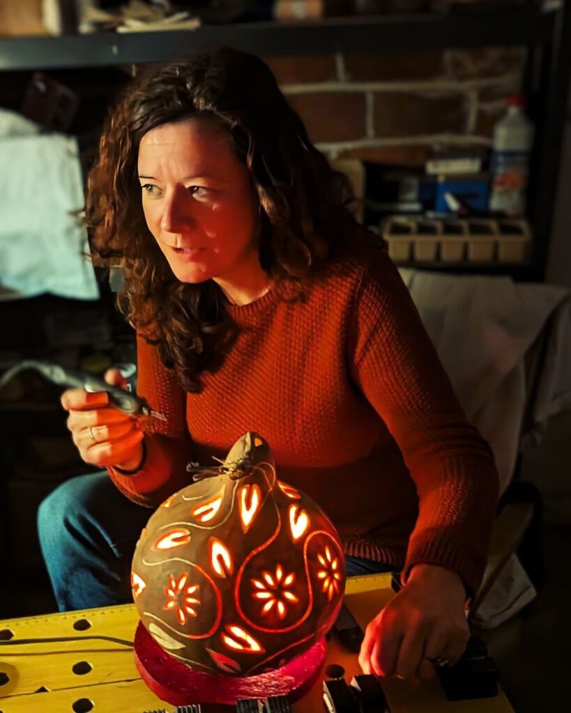 Mon portrait en plein travail à l'atelier