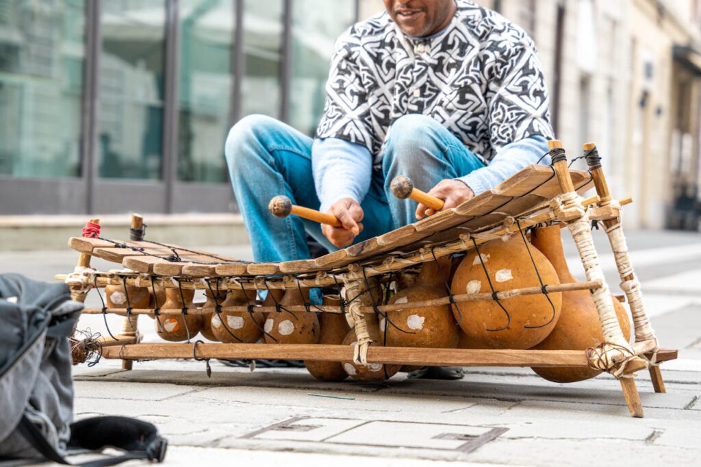 Un balafon - un instrument mélodique à percussion africain fabriqué en calebasses séchées